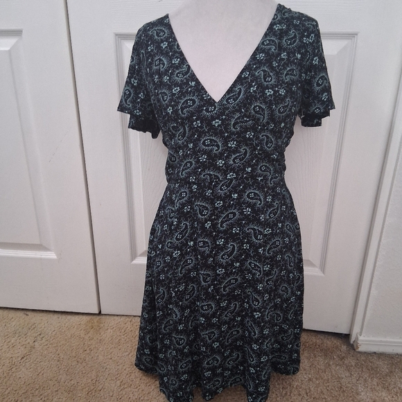 BP Paisley Print Mini Dress With An Open  Back    Size M - Picture 6 of 15